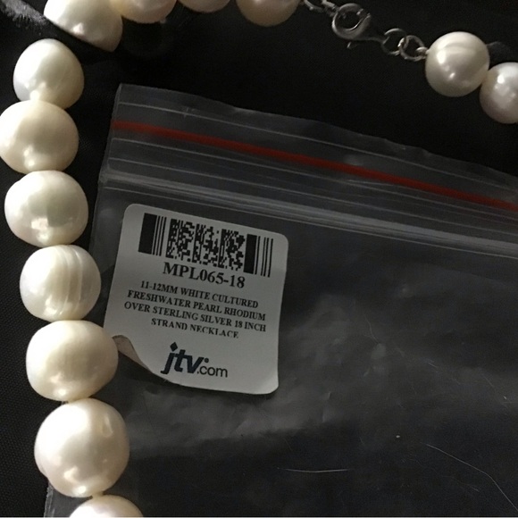 JTV Elegant White Cultured Freshwater Pearl Necklace - Picture 2 of 2